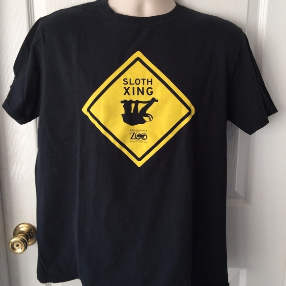 The Philadelphia Zoo Sloth Xing Crossing Tshirt L - Picture 1 of 6